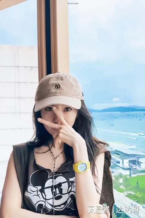 杨幂屡被酸不配当妈！「高调现身香港享天伦」被赞 打脸前夫说词