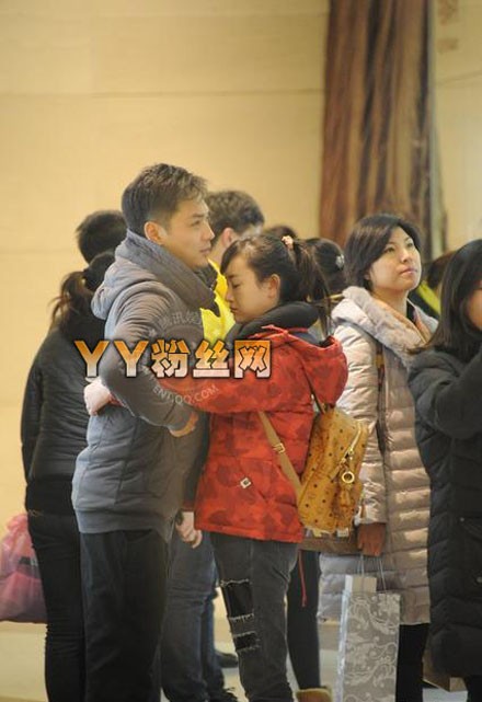 张檬的男朋友曝光俩人当街热吻 其历任绯闻男友大揭秘