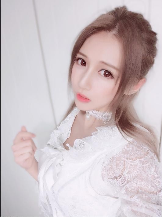 虎牙用“地铁”宣传新来女主播？和赵小臭成为“姐妹花”！
