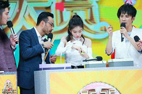太耿直！虎牙妹妹张雪迎如此接地气 直言最爱吃辣条