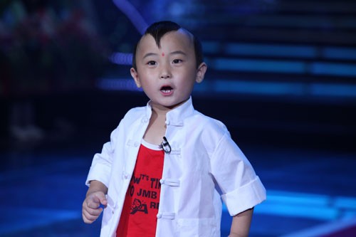 童星邓鸣贺再登春晚 与妹妹表演《剪花花》