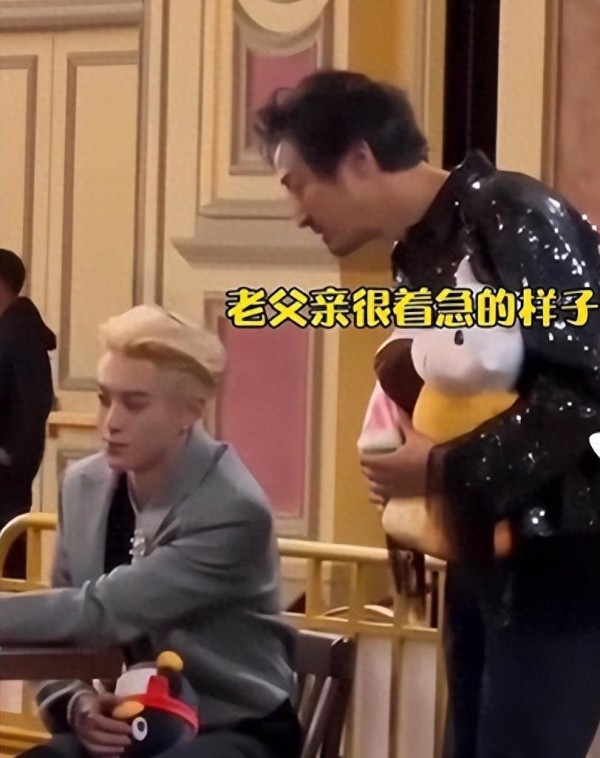 王传君社交场惊人，三个顶流视他为兄长，他的故事出人意料！