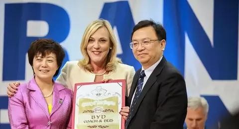 王传福背后的女人：她才是比亚迪成功的关键，娶对人果然旺三代-有驾