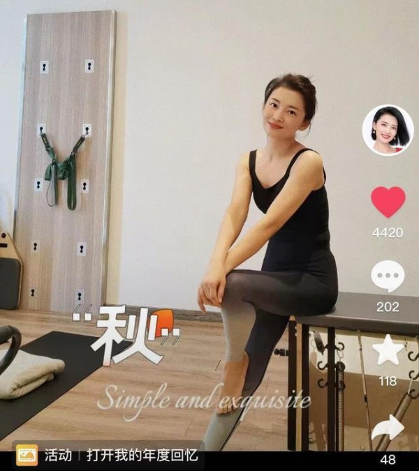 著名主持人马滢晒全家福，富豪老公罕见现身，引起网友热议