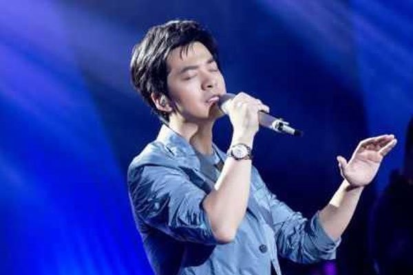 李健和韩红关系 李健唱歌韩红撇嘴的事情