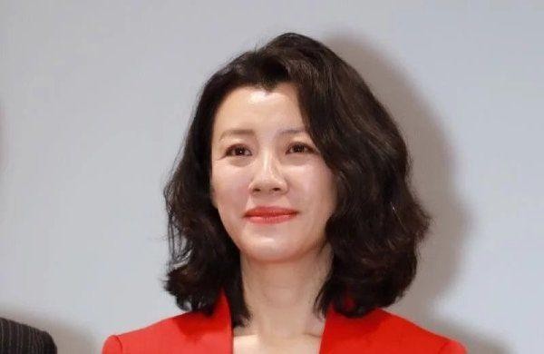 演员刘琳多年来零绯闻，行事低调，却因此剧频频上热搜