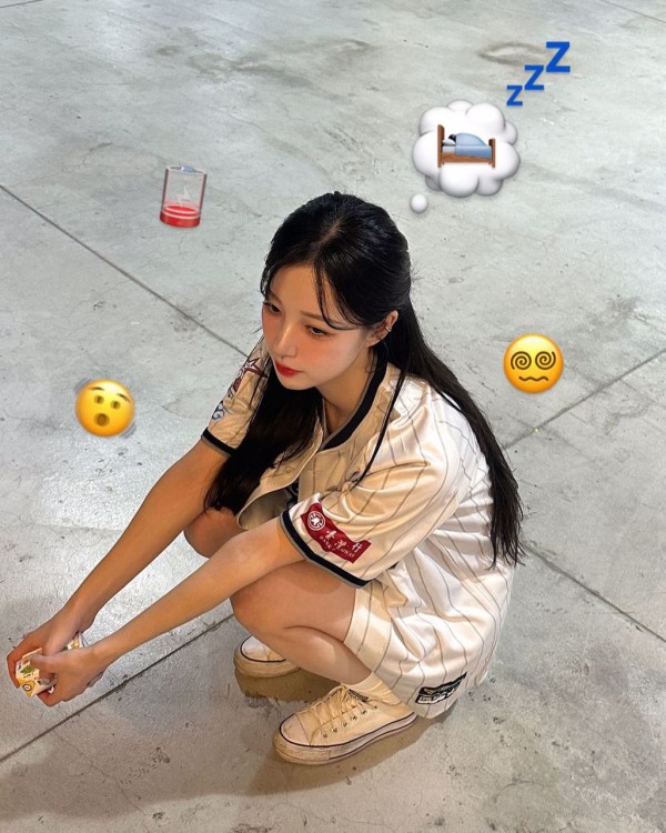 李皓祯IG上PO出蹲地落寞照。（图／IG@leehozeong）
