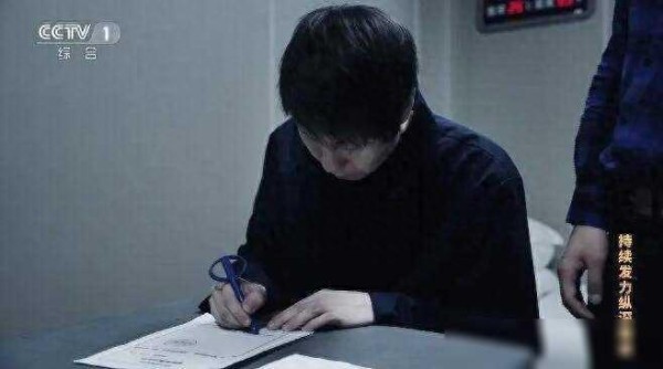 媒体人：没听说李铁妻子要离婚 还花高价帮他请律师