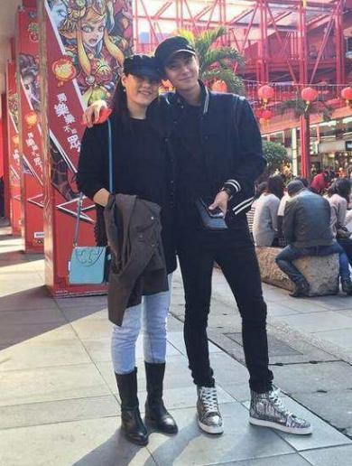 娱乐圈高颜值父母：黄子韬和妈妈像情侣，李易峰像妈妈会更帅