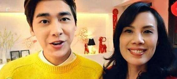 娱乐圈高颜值父母：黄子韬和妈妈像情侣，李易峰像妈妈会更帅