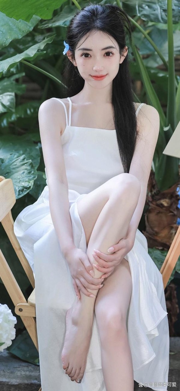 偶像谈了男友后火速塌房，我当了对面粉丝后，她却哭着说知道错了