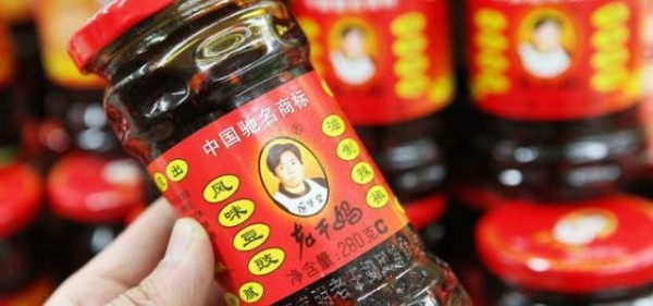 当老干妈失去护城河：明星林依伦、岳云鹏也在卖辣酱，5000家企业瓜分近300亿市场！