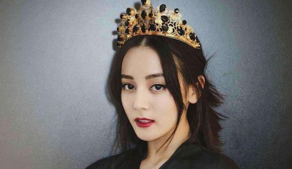 女明星屡被骚扰？刘亦菲被扑倒，迪丽热巴被求婚，杨童舒最惨