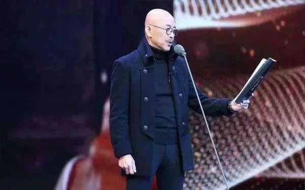 TVB话筒前影帝三十年婚姻被冷落仍默默守护 希望有一天她能读懂我