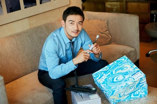 杨烁的老婆的照片个人资料 因戏生情和王黎雯是一对夫妻