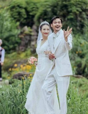 杨烁妻子王黎雯个人资料照片，以及杨烁何时与网红恋情曝光
