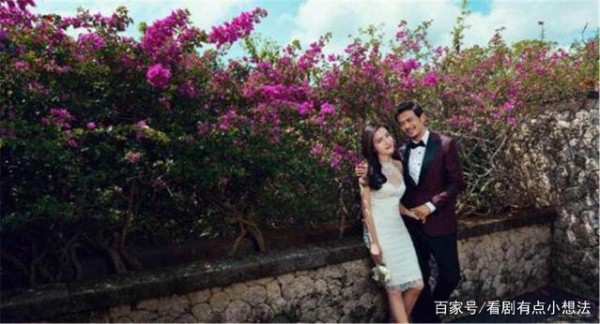 杨烁夫妇举办婚礼，结婚已经八年，两人依旧恩爱甜蜜
