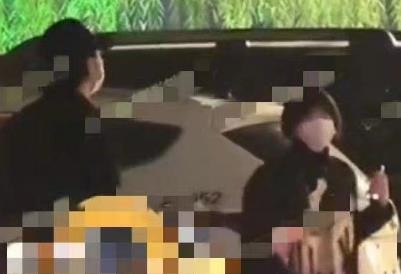 杨烁深夜与女子回家,杨烁老婆王黎雯照片个人资料