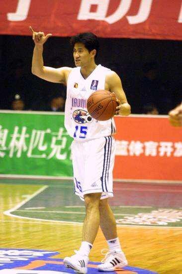 李晓勇，曾经非要靠才华吃饭的CBA颜值王！