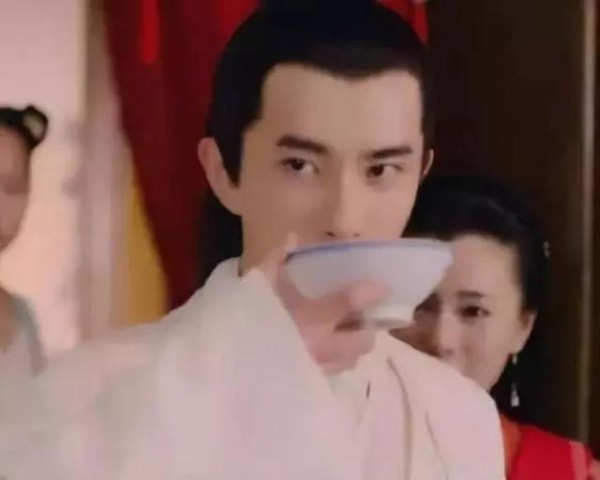 男明星也有“狐狸脸”，陈坤罗云熙上榜，最后一位是狐仙本人吧