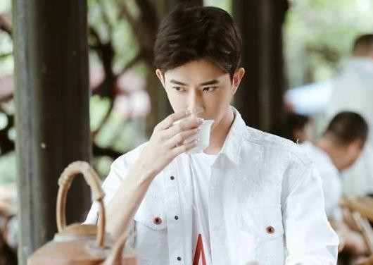 男明星也有“狐狸脸”，陈坤罗云熙上榜，最后一位是狐仙本人吧