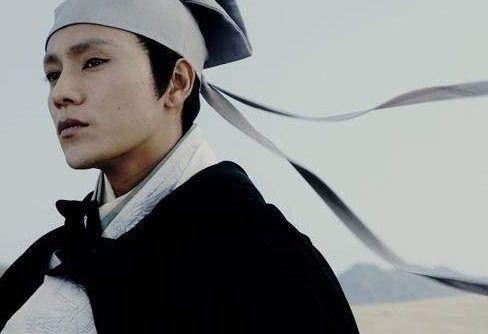 男明星也有“狐狸脸”，陈坤罗云熙上榜，最后一位是狐仙本人吧