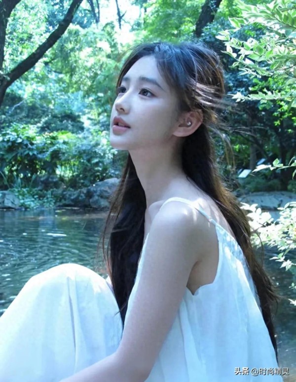 清纯女神黄玉瑶：颜值爆表，美动全网的心！
