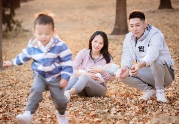 她与杜淳相恋7年，后嫁给了王思聪的兄弟生两孩，今30岁复出拍戏