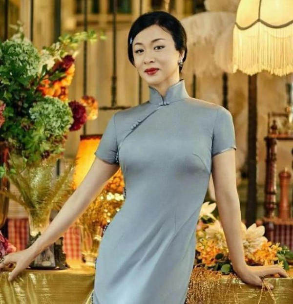 她是金星的原配，离婚时金星已是女儿身，如今两人变好闺蜜