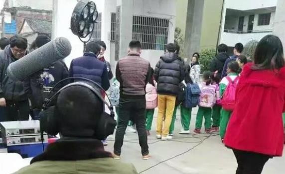 横店群演真实生活状态，看完你还能淡定吗？网友：这就是生活！