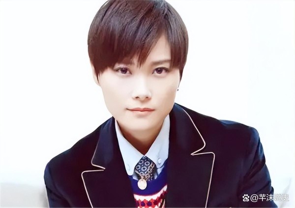 纪实李宇春：39岁不恋爱不结婚，曾自曝患有不死癌症，她图啥呢？