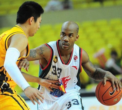 90后最早的姚明接班人、如今连CBA都打不上 现状不及周琦