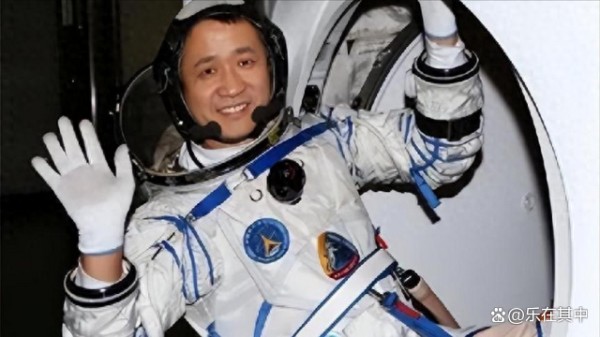 航天员妻子惊人爆料：太空梦背后的婚姻牺牲！