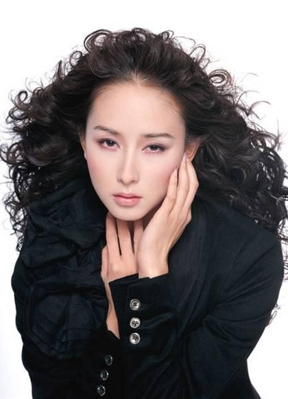 为嫁入豪门努力奋斗的十大女明星