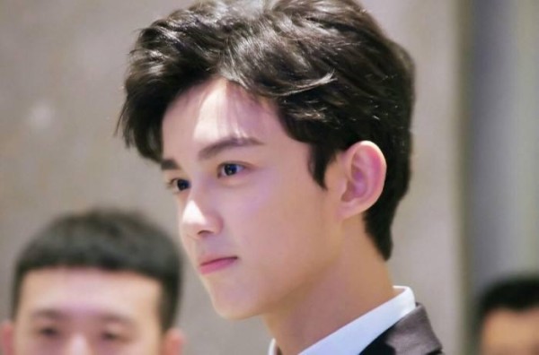近几年突然红起来的吴磊，竟然是靠家庭背景？