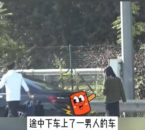 知名女星恋情曝光，在车内与男方激吻，感情稳定相处似老夫老妻