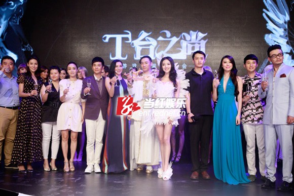 张晓龙、莫小棋、赵子琪被邀请上台