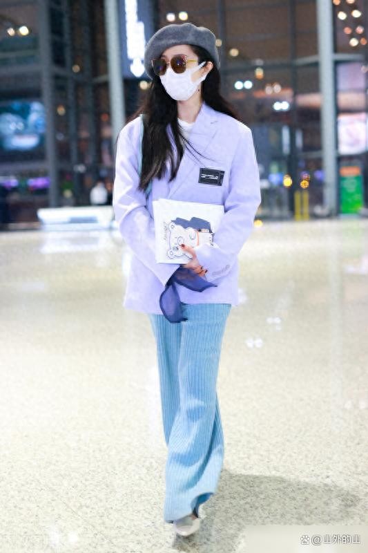 女明星们最新秋冬街拍，看看谁最会搭配衣服
