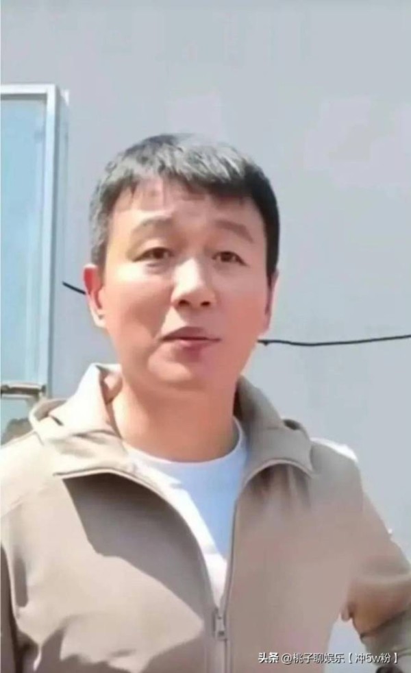 佟大为回老家参加亲戚婚礼 朴素形象深入人心