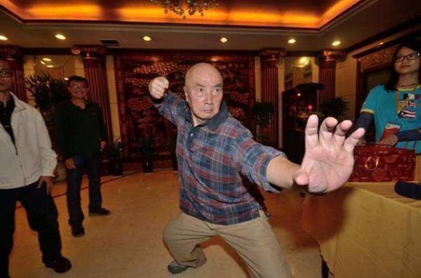 他是李连杰和吴京的师傅，曾经身怀绝技，如今年过古稀仍在练功！
