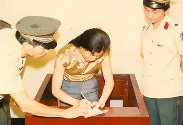 首位被枪决的女明星，红遍大江南北，枪毙前大喊：这不公平