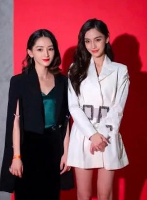 女星和网红合照：赵丽颖霍思燕完胜，看到她后，网友：好惨一女的