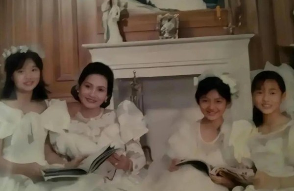 汪小菲带娃游香港VS S妈晒婚纱照：这场豪门亲情战谁更胜一筹
