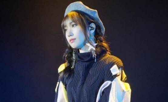 追周杰伦追到自己成了明星, 网友：这个女孩子的操作很可以！