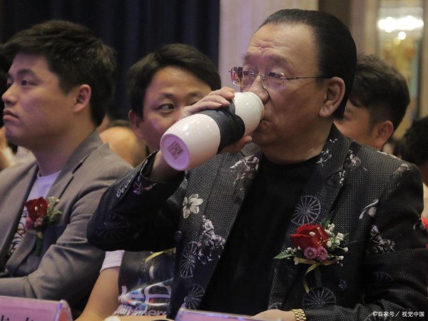 侯耀华：杨议海河边耍猴，是我对他不满意的地方，但我选择原谅他