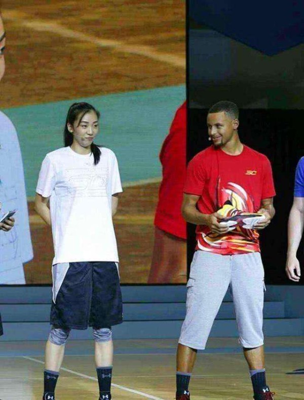 她是中国女篮第一美女，容颜堪比明星，科比库里都被她征服过！