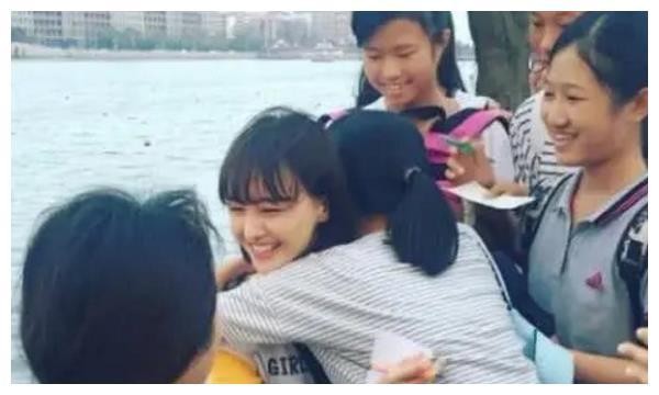 郑爽有多矛盾？一边宠粉一边不想有粉丝，和当年减肥状态一样