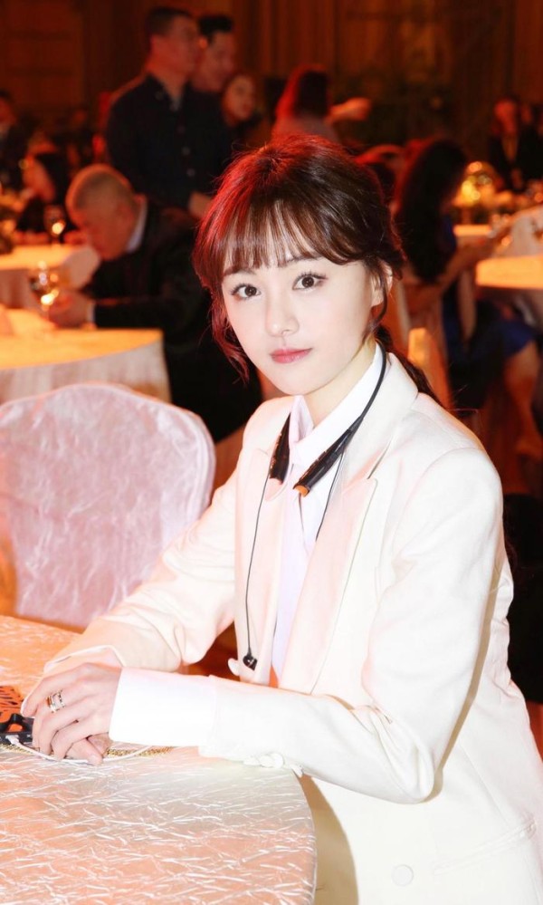 郑爽三段感情都引争议，到底是男方问题还是女方问题