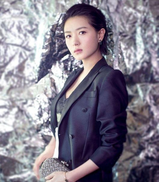 37岁万茜生活近照：一个用心演戏的女演员，多才多艺却一直不红