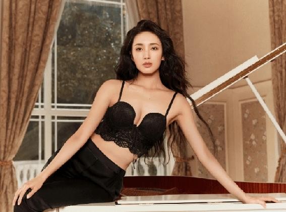 “王紫璇：美貌与实力并存，爱情与梦想交织的女神传奇！”